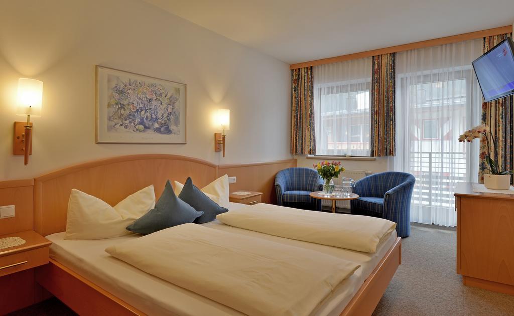 Hotel Garni Jennewein Mayrhofen Room photo