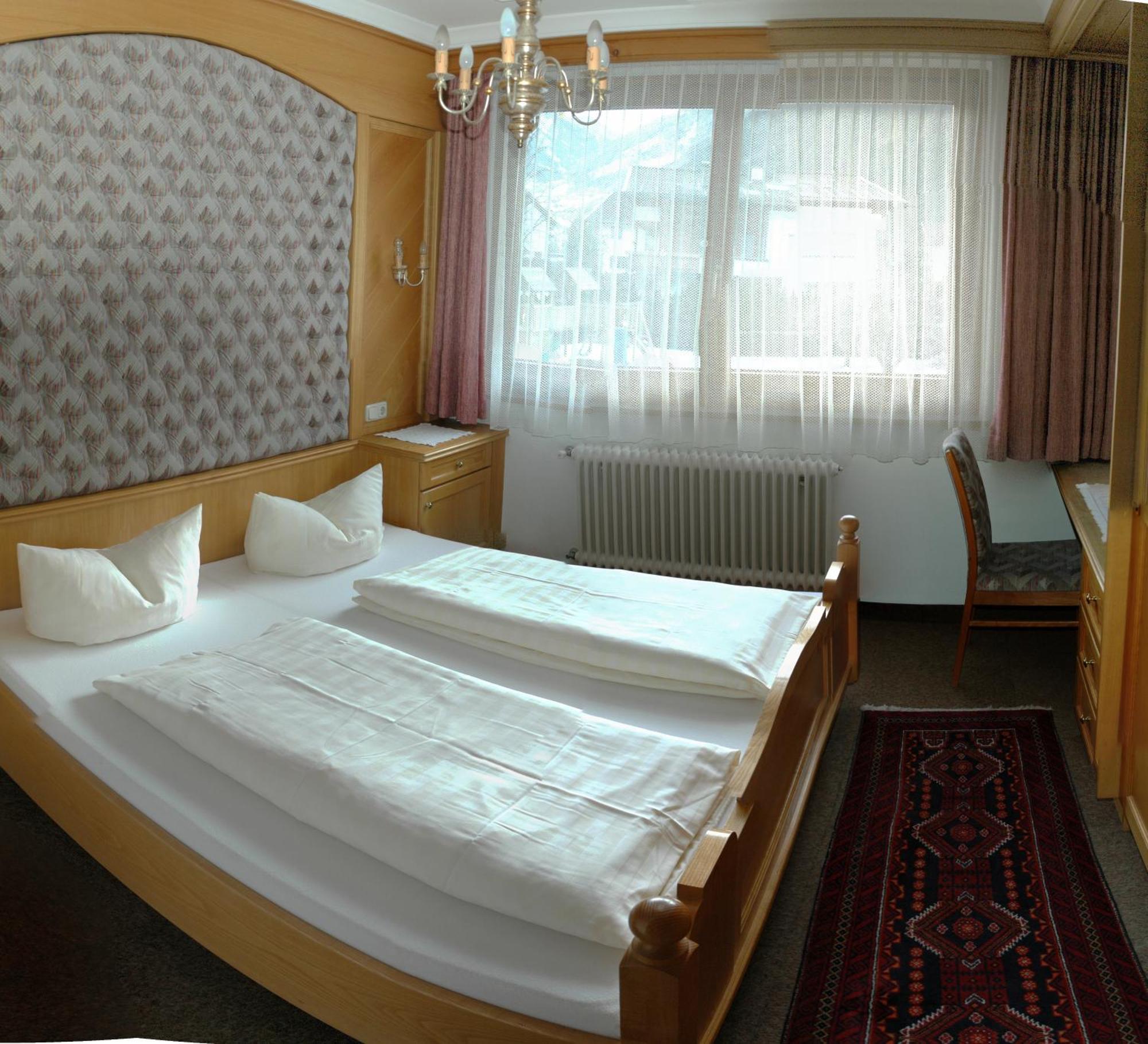 Hotel Garni Jennewein Mayrhofen Exterior photo